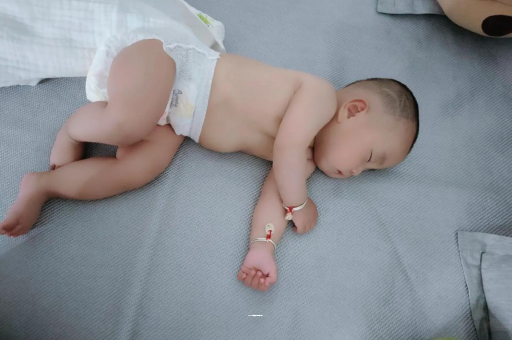开封几个月宝宝会抬头
